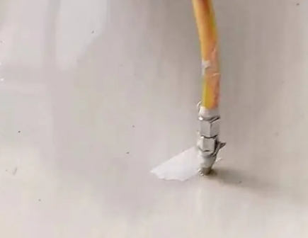 徐汇瓷砖空鼓维修公司专业解答在瓷砖铺贴过程中，如果使用的砂料过粗（如全部使用了粗砂），可能会导致以下问题